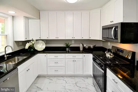 Kitchen - 9616 Small Dr, Clinton, MD 20735 photo 3 of 5
