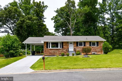 9616 Small Dr, Clinton, MD 20735