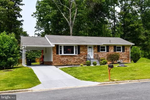 Exterior - 9616 Small Dr, Clinton, MD 20735 photo 2 of 5
