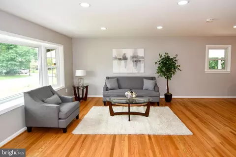 Living - 9616 Small Dr, Clinton, MD 20735 photo 5 of 7