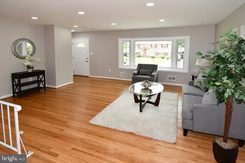 Living - 9616 Small Dr, Clinton, MD 20735 photo 3 of 7