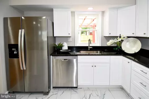 Kitchen - 9616 Small Dr, Clinton, MD 20735 photo 4 of 5