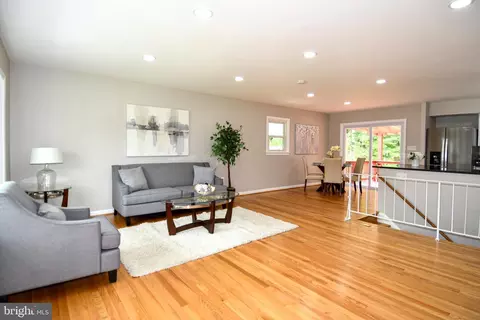 Living - 9616 Small Dr, Clinton, MD 20735 photo 4 of 7