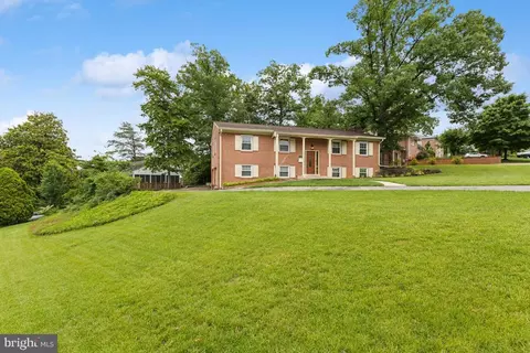 6309 Martins Ln, Lanham, MD 20706 photo 3