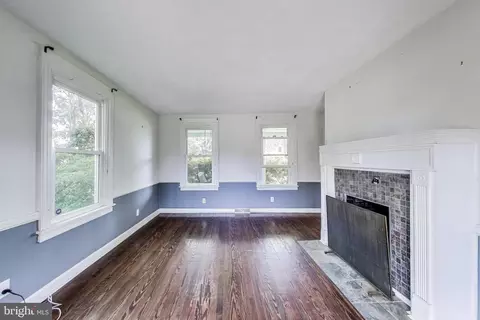 Living - 9112 3rd St, Lanham, MD 20706 photo 5 of 6