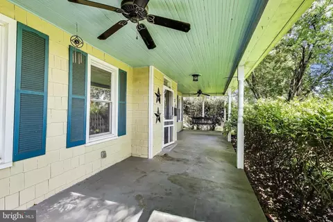 Exterior - 9112 3rd St, Lanham, MD 20706 photo 5 of 10