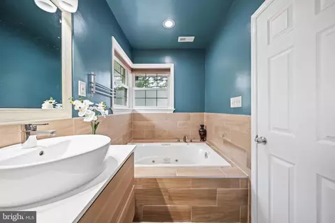 Bath - 6706 96th Ave, Lanham, MD 20706 photo 2 of 6