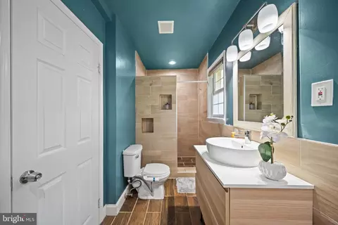 Bath - 6706 96th Ave, Lanham, MD 20706 photo 3 of 6