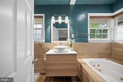 Bath - 6706 96th Ave, Lanham, MD 20706 photo 1 of 6