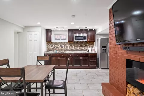 Entry Way - 6706 96th Ave, Lanham, MD 20706 photo 5 of 6