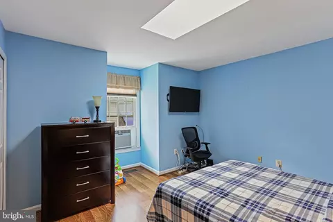 Bedroom - 14113 Greenview Dr, Laurel, MD 20708 photo 4 of 5