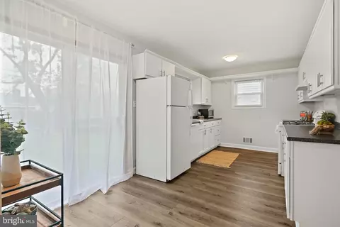 Entry Way - 1007 7th St, Laurel, MD 20707 photo 3 of 5