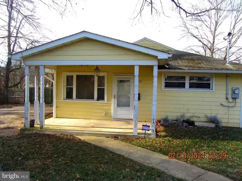 7801 Greenleaf Rd, Hyattsville, MD 20785