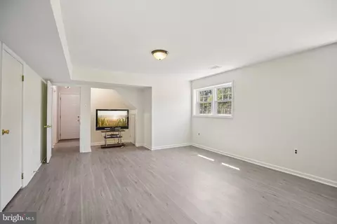 Living - 1005 Kings Tree Dr, Bowie, MD 20721 photo 4 of 6