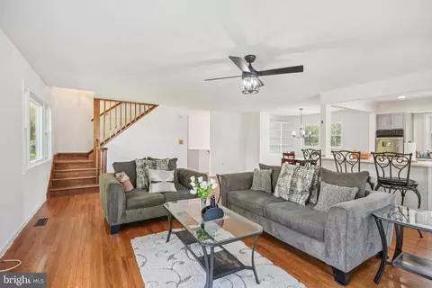 Living - 1005 Kings Tree Dr, Bowie, MD 20721 photo 2 of 6