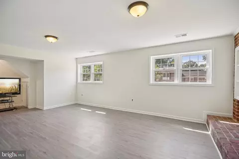 Living - 1005 Kings Tree Dr, Bowie, MD 20721 photo 5 of 6