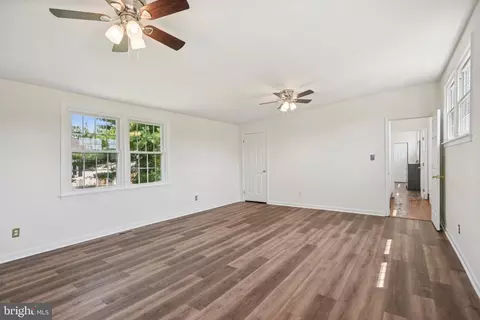 Living - 1005 Kings Tree Dr, Bowie, MD 20721 photo 3 of 6