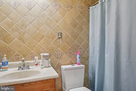 Bath - 1005 Kings Tree Dr, Bowie, MD 20721 photo 2 of 3