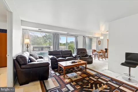 9272 Adelphi #103, Hyattsville, MD 20783