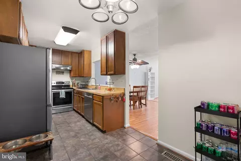 6940 Mayfair Ter, Laurel, MD 20707 photo 13