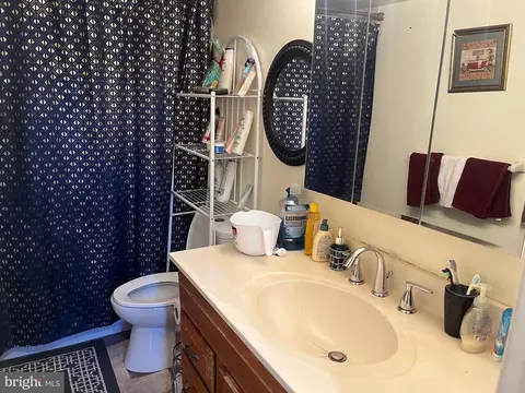 Bath - 7001 Kepner Ct, Lanham, MD 20706 photo 2 of 3