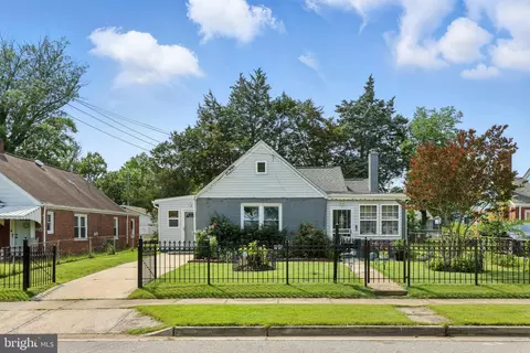 6836 Standish Dr, Hyattsville, MD 20784