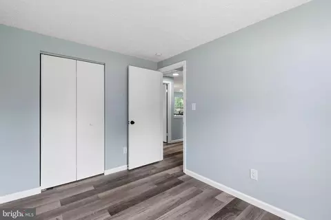 Entry Way - 1207 Blithe Ct, Marlboro, MD 20774 photo 2 of 4