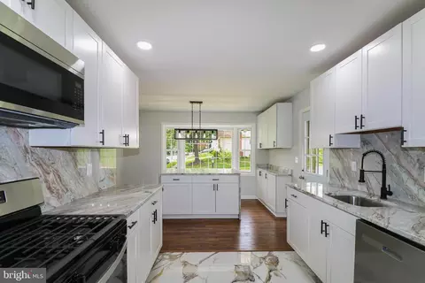 7009 Wood Thrush Dr, Lanham, MD 20706 photo 12