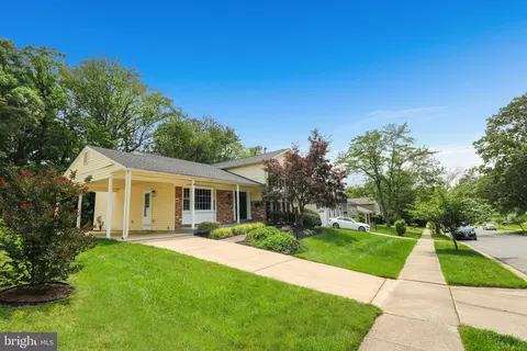 7009 Wood Thrush Dr, Lanham, MD 20706 photo 2