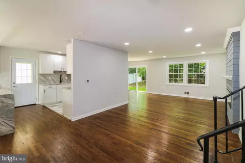 7009 Wood Thrush Dr, Lanham, MD 20706 photo 5