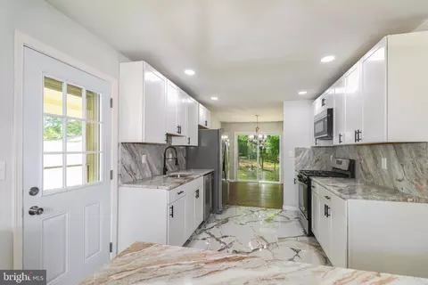 7009 Wood Thrush Dr, Lanham, MD 20706 photo 8