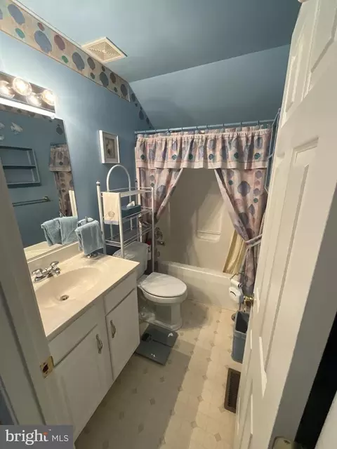 Bath - 7324 Summerwind Cir, Laurel, MD 20707 photo 1 of 3