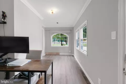 Entry Way - 8904 Hickory Hill Ave, Lanham, MD 20706 photo 3 of 7