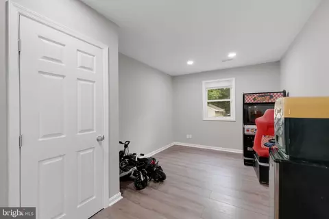 Entry Way - 8904 Hickory Hill Ave, Lanham, MD 20706 photo 4 of 7