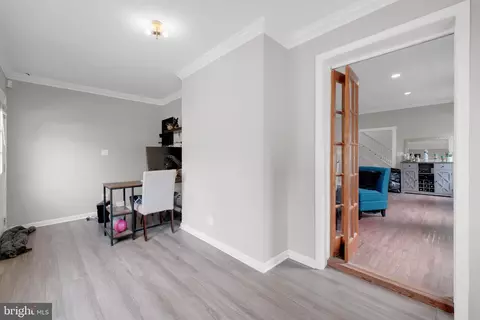 Entry Way - 8904 Hickory Hill Ave, Lanham, MD 20706 photo 2 of 7