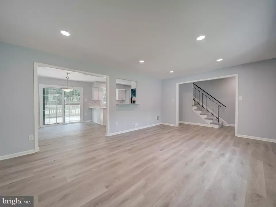 Living - 7207 Robin Hood Dr, Marlboro, MD 20772 photo 4 of 11
