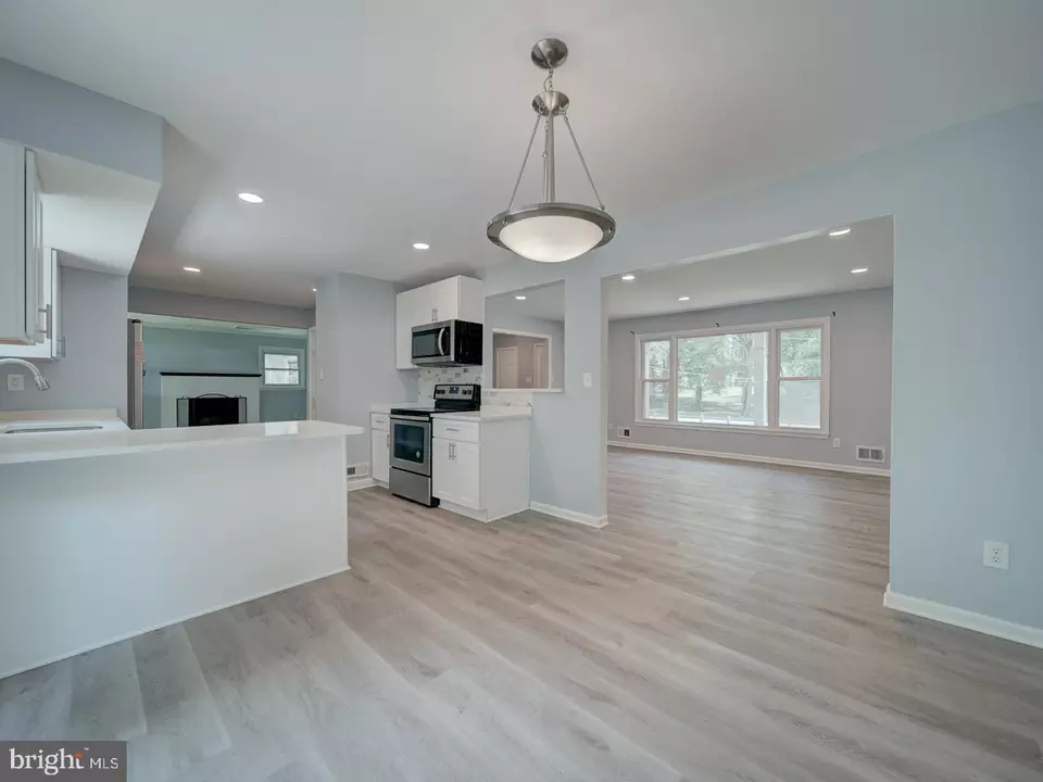 Living - 7207 Robin Hood Dr, Marlboro, MD 20772 photo 6 of 11