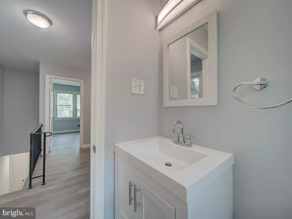 Entry Way - 7207 Robin Hood Dr, Marlboro, MD 20772 photo 8 of 9