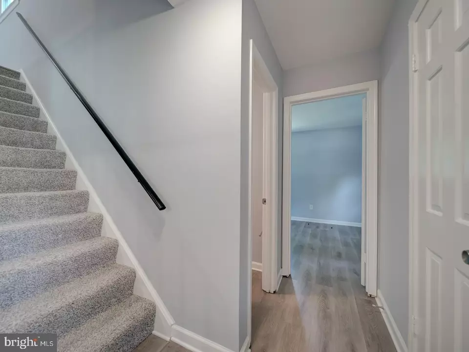 Entry Way - 7207 Robin Hood Dr, Marlboro, MD 20772 photo 5 of 9