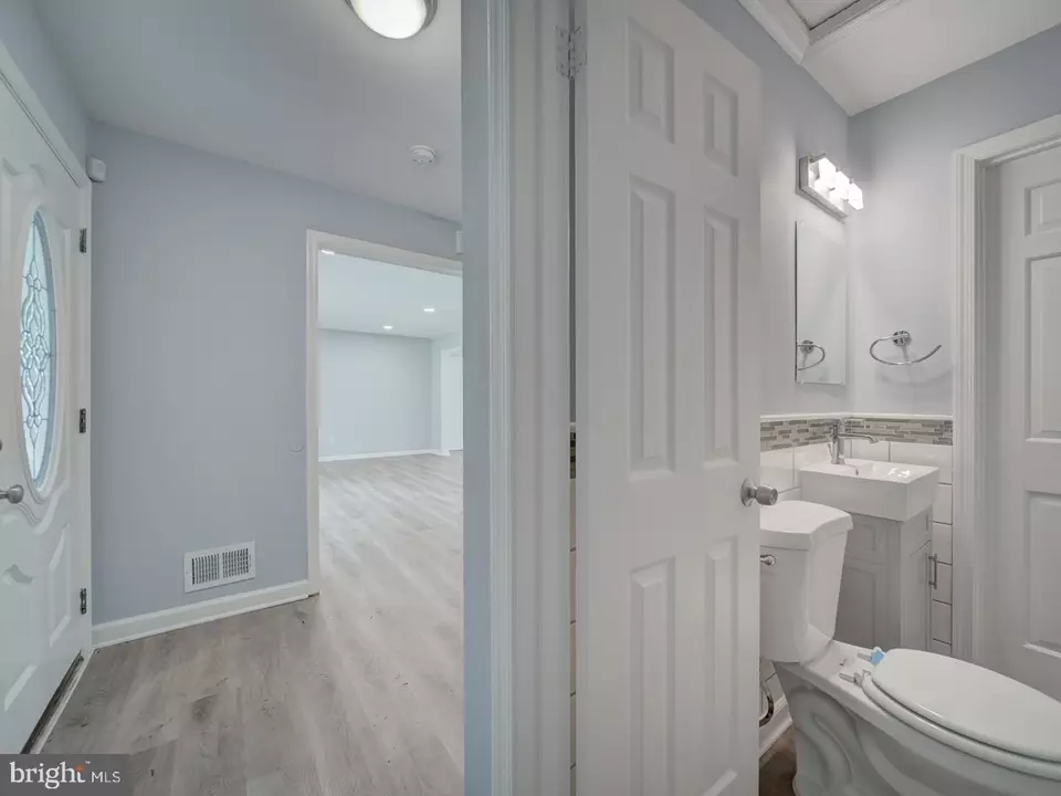 Entry Way - 7207 Robin Hood Dr, Marlboro, MD 20772 photo 6 of 9