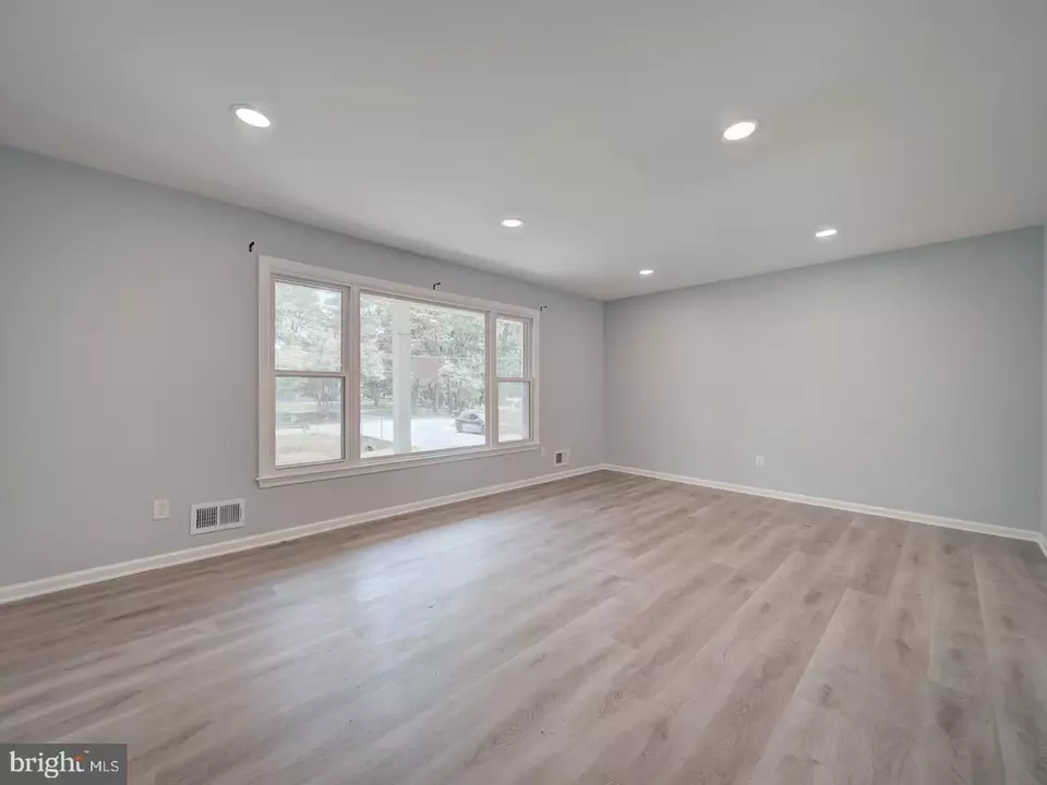 Living - 7207 Robin Hood Dr, Marlboro, MD 20772 photo 2 of 11