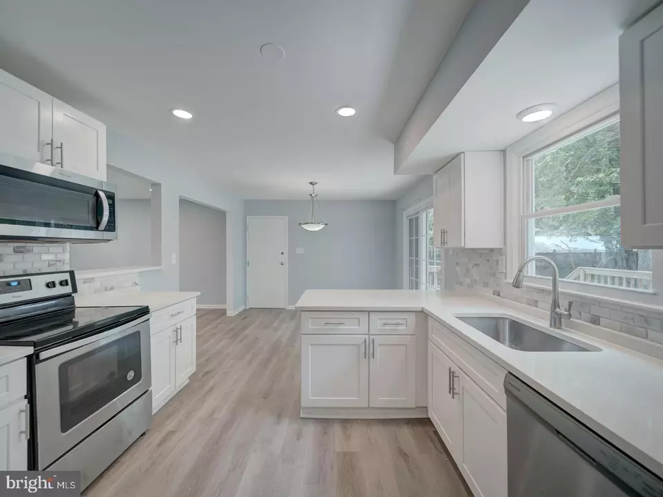 Kitchen - 7207 Robin Hood Dr, Marlboro, MD 20772 photo 4 of 5