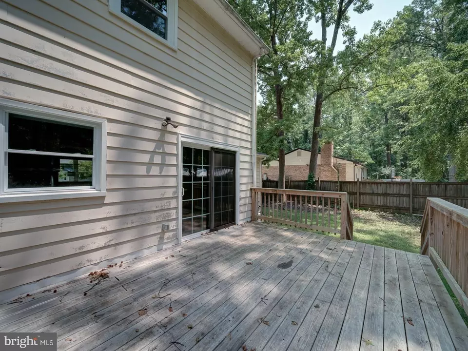 Exterior - 7207 Robin Hood Dr, Marlboro, MD 20772 photo 6 of 7