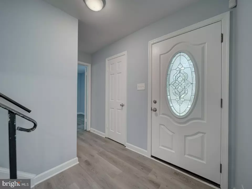 Entry Way - 7207 Robin Hood Dr, Marlboro, MD 20772 photo 1 of 9