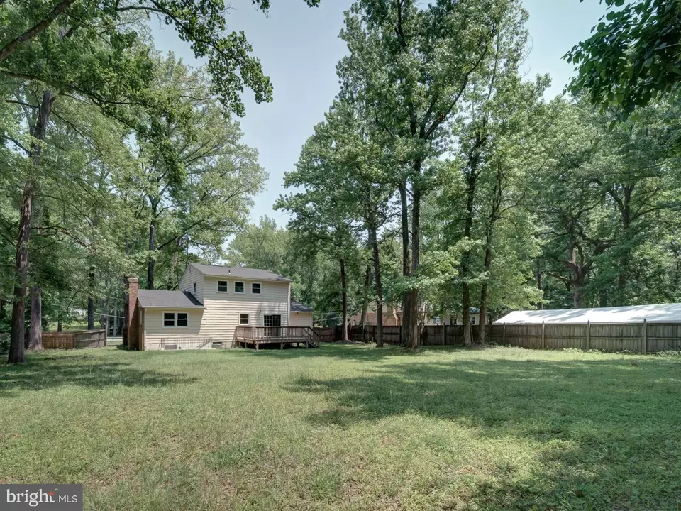 Exterior - 7207 Robin Hood Dr, Marlboro, MD 20772 photo 4 of 7