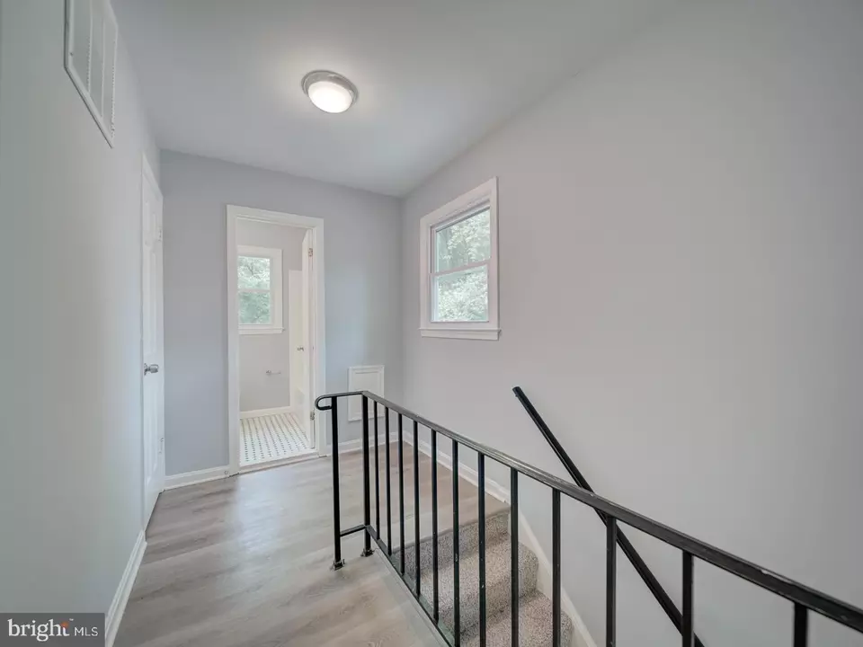 Entry Way - 7207 Robin Hood Dr, Marlboro, MD 20772 photo 7 of 9