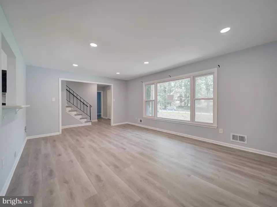 Living - 7207 Robin Hood Dr, Marlboro, MD 20772 photo 3 of 11