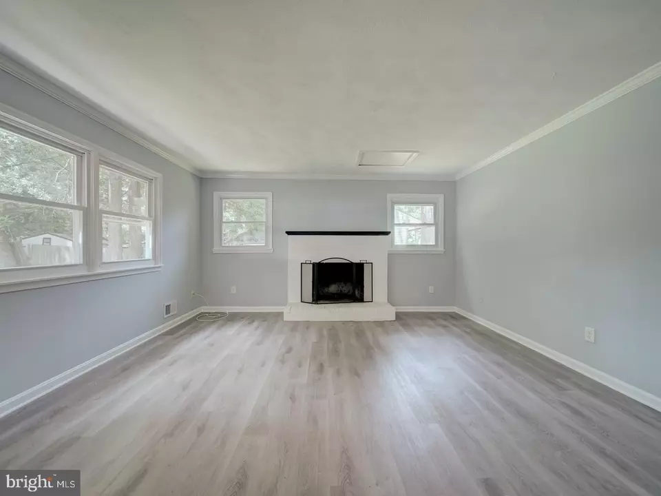 Living - 7207 Robin Hood Dr, Marlboro, MD 20772 photo 7 of 11