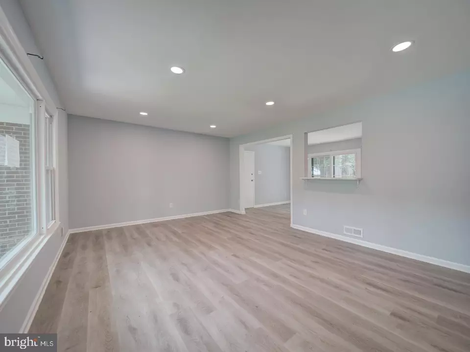 Living - 7207 Robin Hood Dr, Marlboro, MD 20772 photo 5 of 11