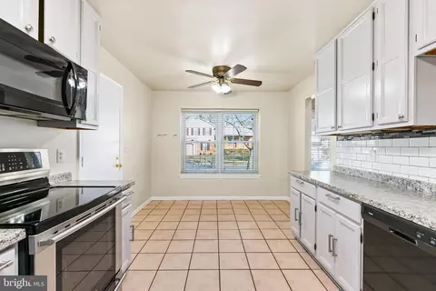 10011 Treetop Ln, Lanham, MD 20706 photo 17